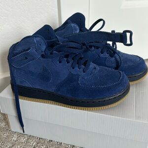 Nike force 1 mid LV8 blue 
Size 2 y boys 
Excellent used condition